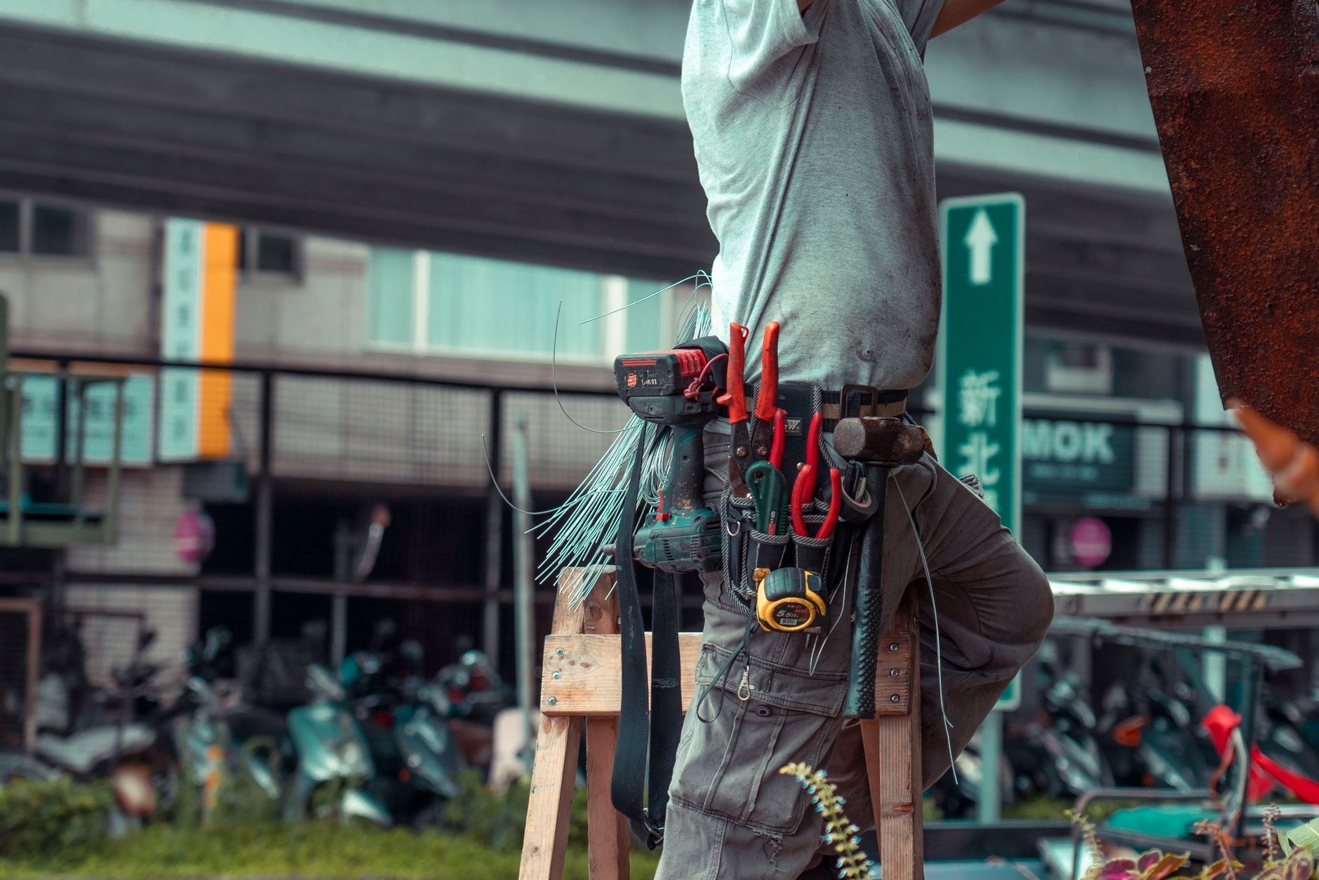 The electrician who leaves rooms better than we found them